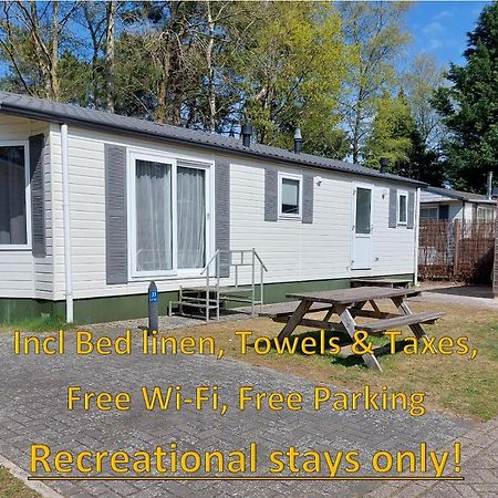 Modern En Chic Chalet Tot 4 Personen Op De Veluwe Recreatiepark De Oude Driest Putten Dış mekan fotoğraf